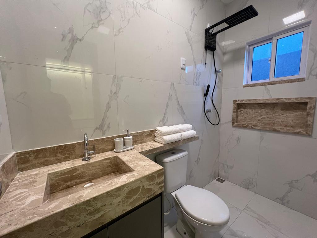 Casa Premier - Banheiro com mármore travertino